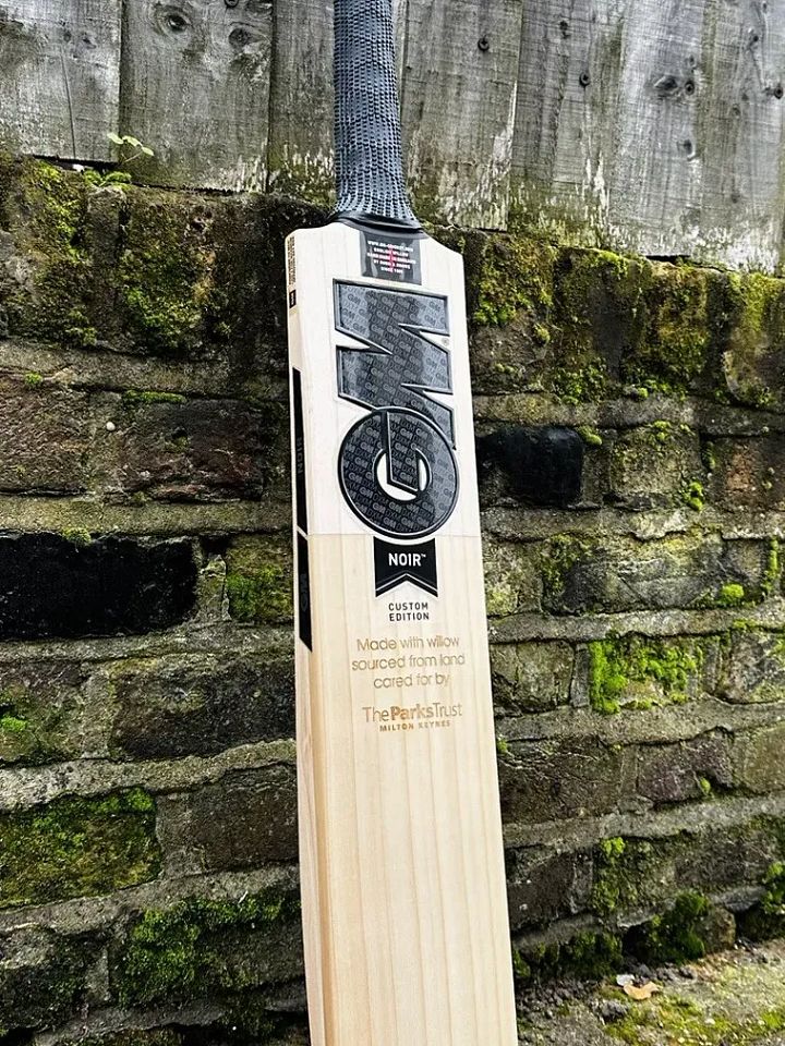 New Engraved Gunn & Moore GM Noir Custom Edition SH Cricket Bat - Parks Trust product image (1)