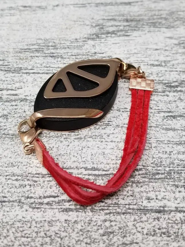 Vermont Apple Suede Bracelet | Handmade Accessory for Bellabeat Leaf Urban & Ivy product image (2)