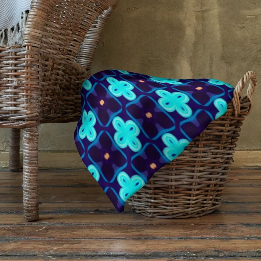 Elegant Blue & Black Seamless Patterned Throw Blanket product image (10)