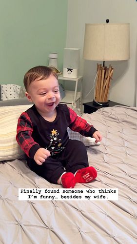 It only took 6 months, but I’ve finally got TWO fans in the house. 😂 
-
Só levou 6 meses, mas finalmente tenho DOIS fãs aqui ...