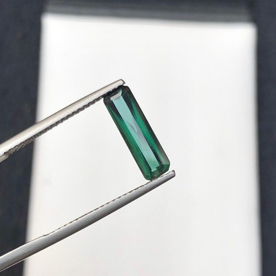 LONG EMERALD CUT CHROME COLOR TOURMALINE GEMSTONE FOR WIRE WRAPPING, 1.75 CRT product image (6)