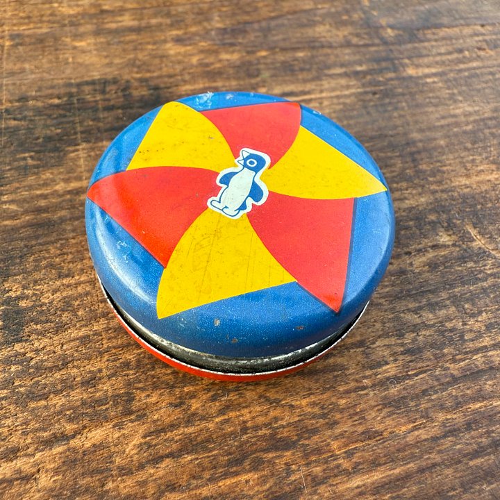 🎎 Vintage Japanese Tin Yo-Yo with Penguin & Pinwheel Design – Showa Era – Japan Antique Roadshow product image (1)