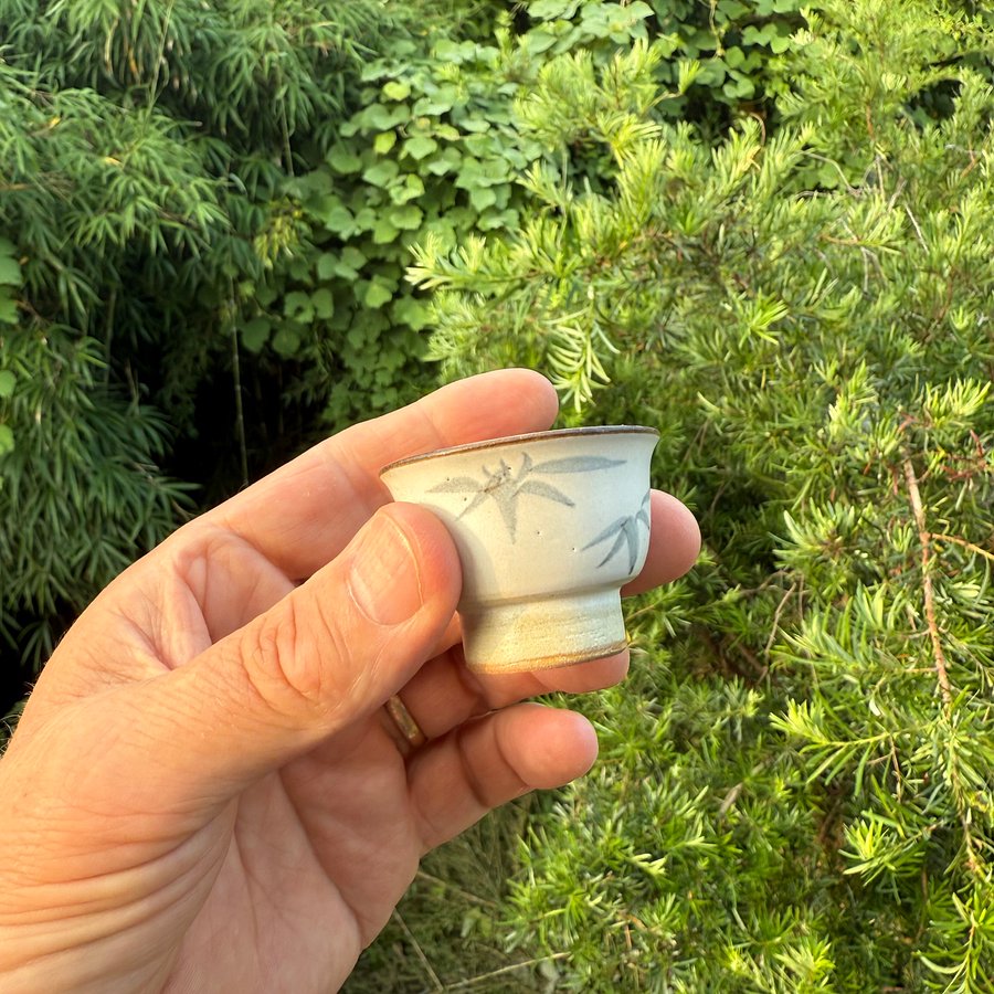 🎎 Small Japanese Sake Cup (Guinomi) with Bamboo Motif – Mid-Showa Era – Japan Antique Roadshow product image (5)
