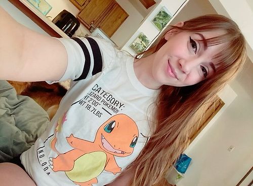 Charmander shirt 😛 
________
#streamer #gamer #gamerlife #gaming #girlgamer #girlswhogame #twitch #twitchgirls #twitchpartner...