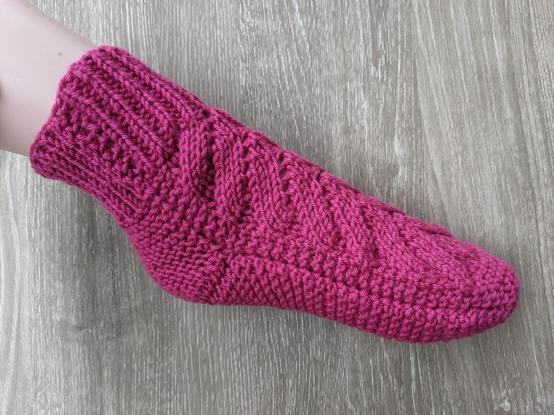 Two Needles Seamless Lace Knit Socks Pattern product image (10)