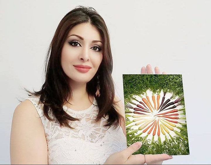 اولین کتاب سبزیها در رسپیهای ایرانی product image (1)
