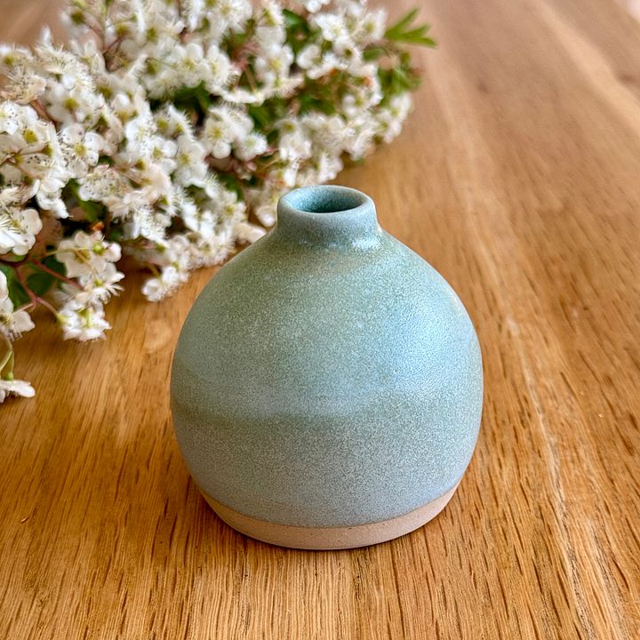 Bud vase product image (1)