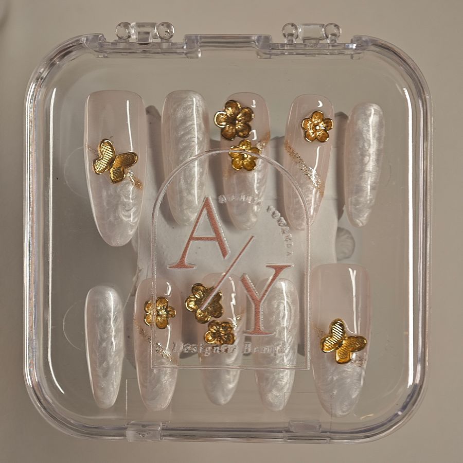 Gold and Pearly Elegance product image (1)