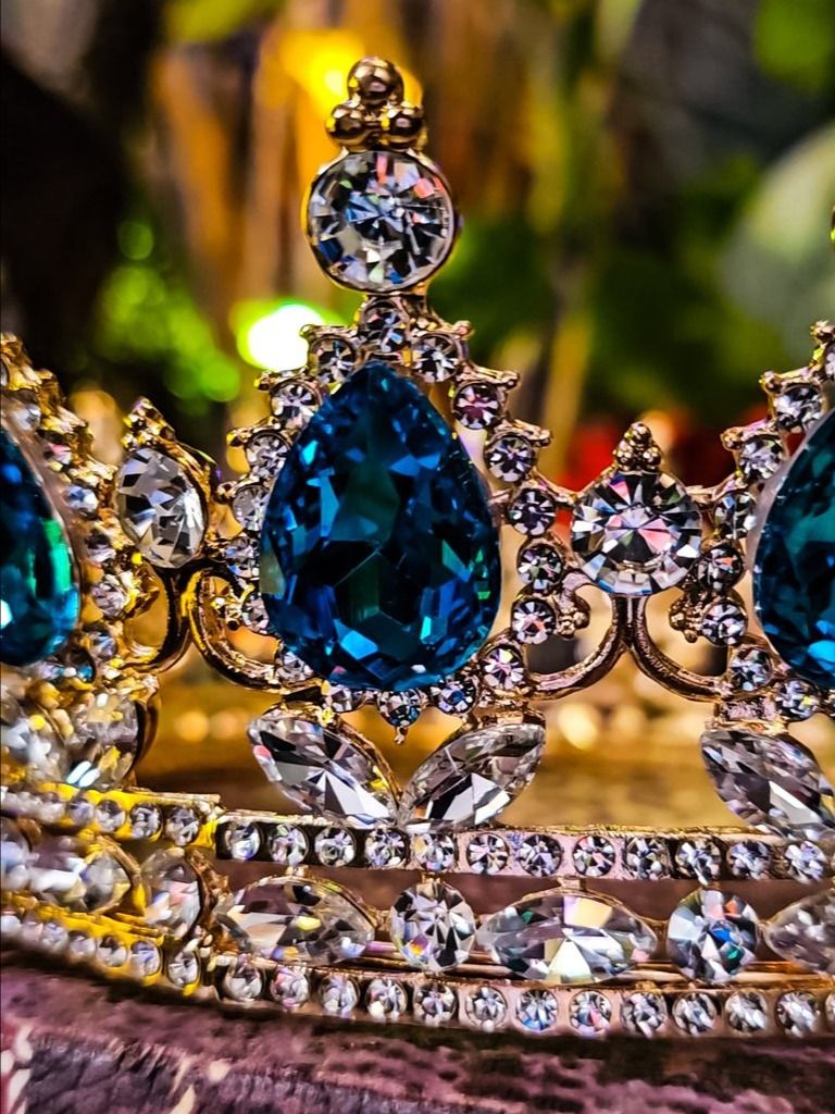 The Armored Kingdom Vivid Skyborn Blue Sovereign Crown (Gold) product image (6)