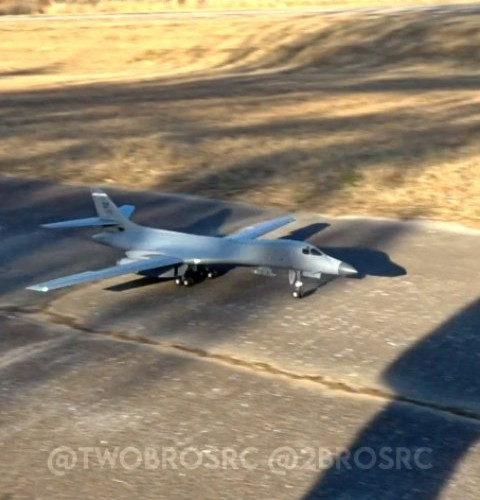Coming in for a landing with our B-1B Lancer.

Like the afterburners? Get your own from @kmrcmodel!

Aircraft: @xflymodel B-1...