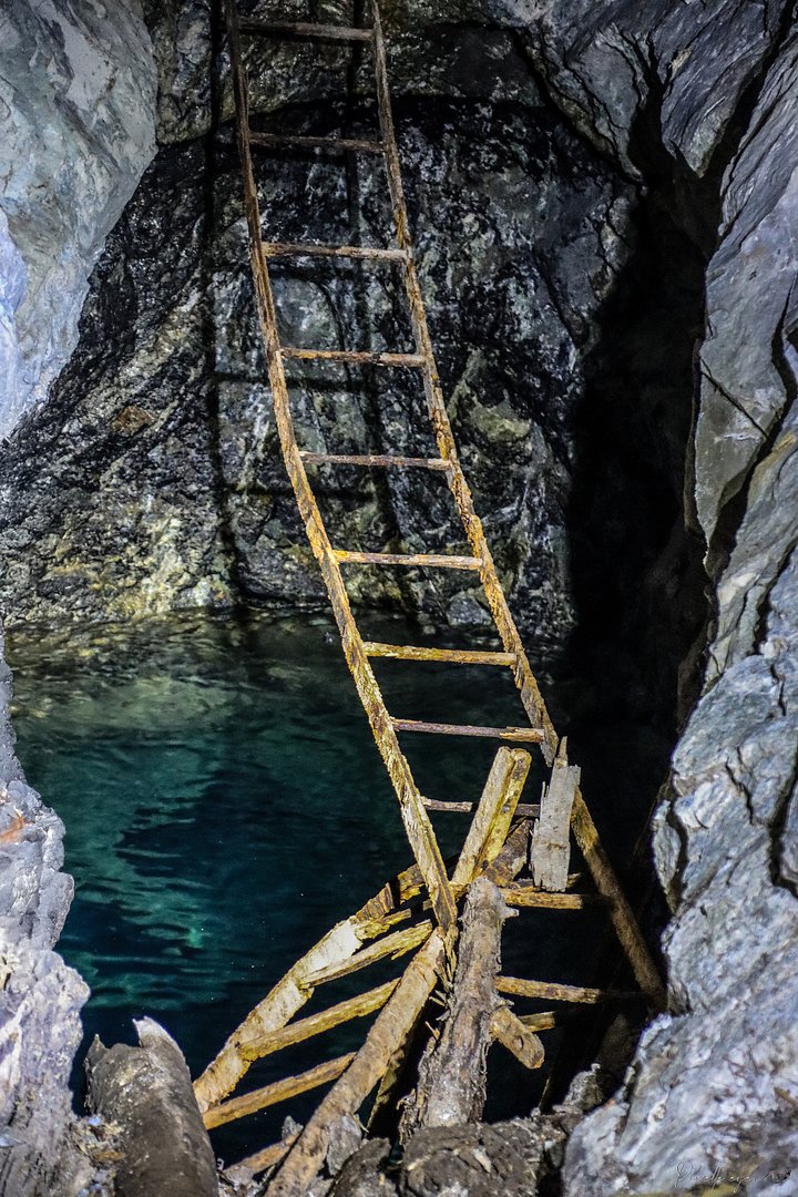 Fine Art - The Ladder to Depths - Mine de la Moria product image (1)