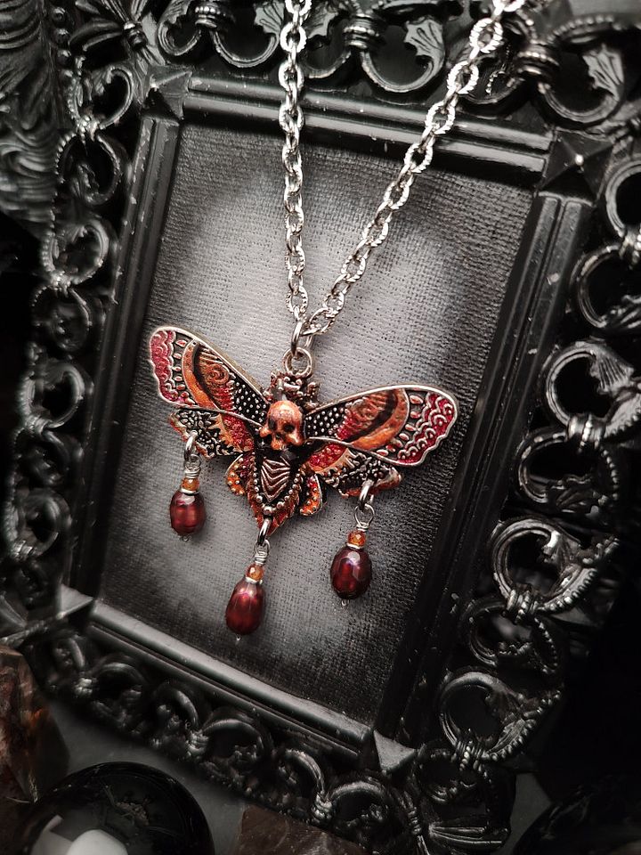 Familiars - Rustfade Moth product image (2)