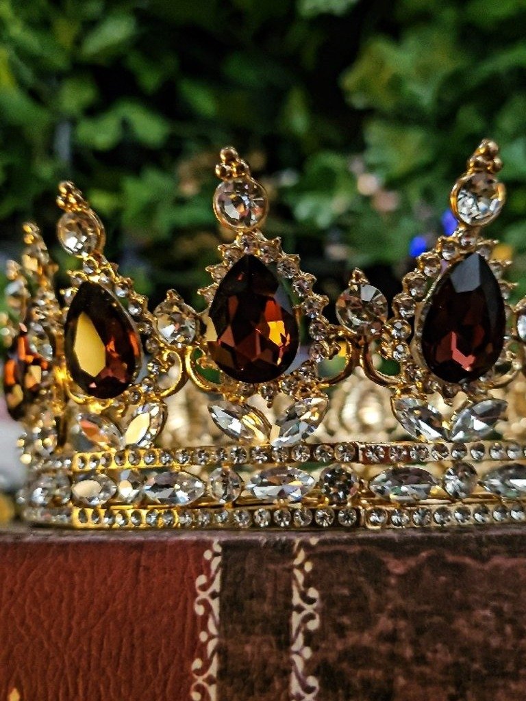 The Armored Kingdom Eternal Dark Amber Crown (Gold) product image (4)