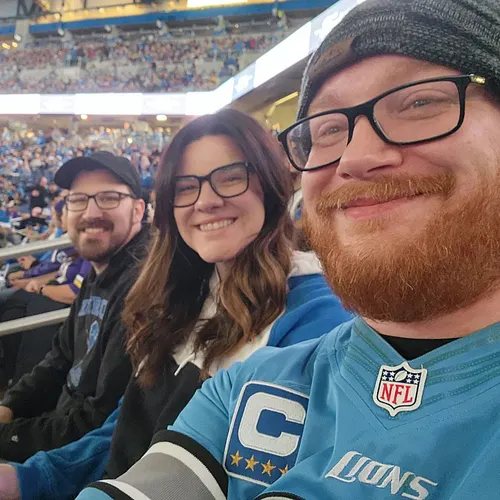 So, I went to my first NFL game today! Got to watch Williams make his first catch/TD, the OT Penei seal the game with a catch...
