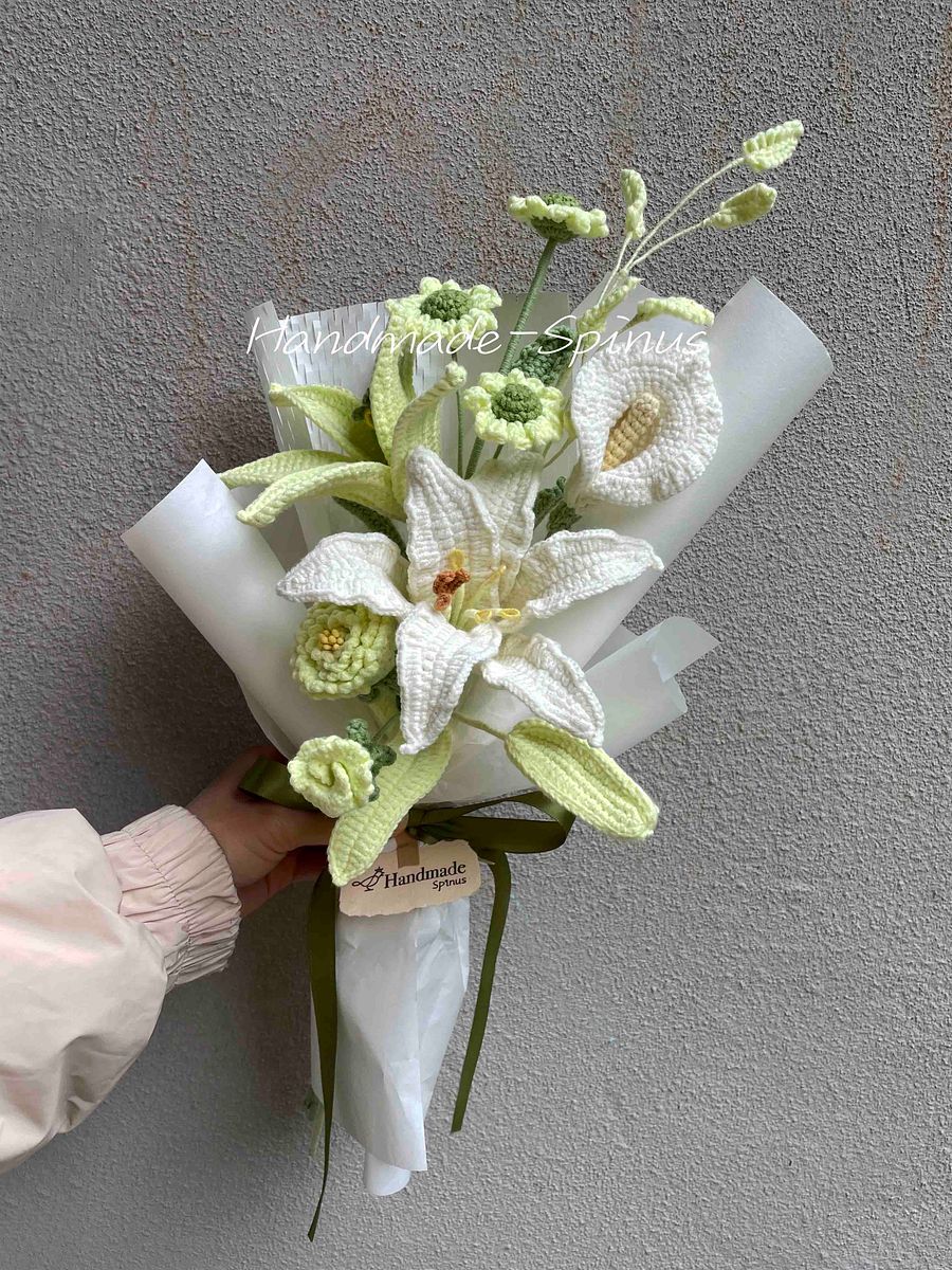 Love in Gold & White Crochet Knit Bouquet product image (3)