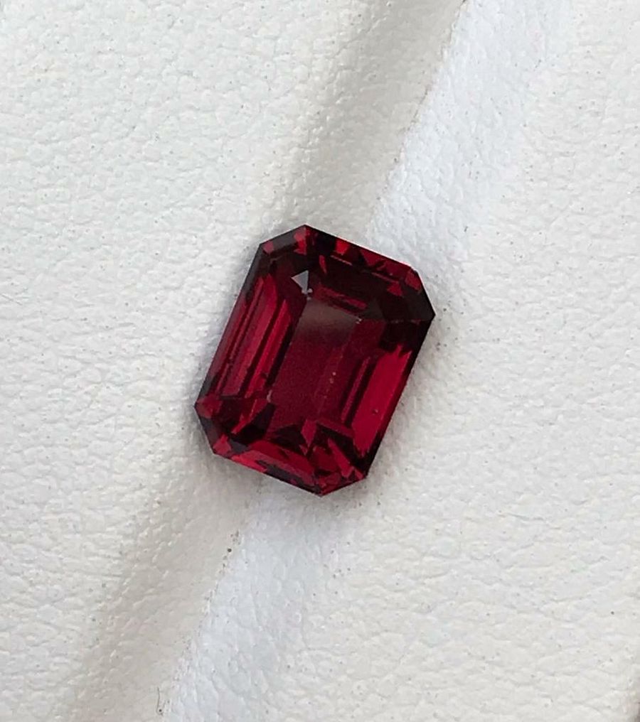 SRILANKAN GARNET DEEP RED COLOR LOOSE GEMSTONE EMERALD CUT, 3.75 CARAT product image (6)