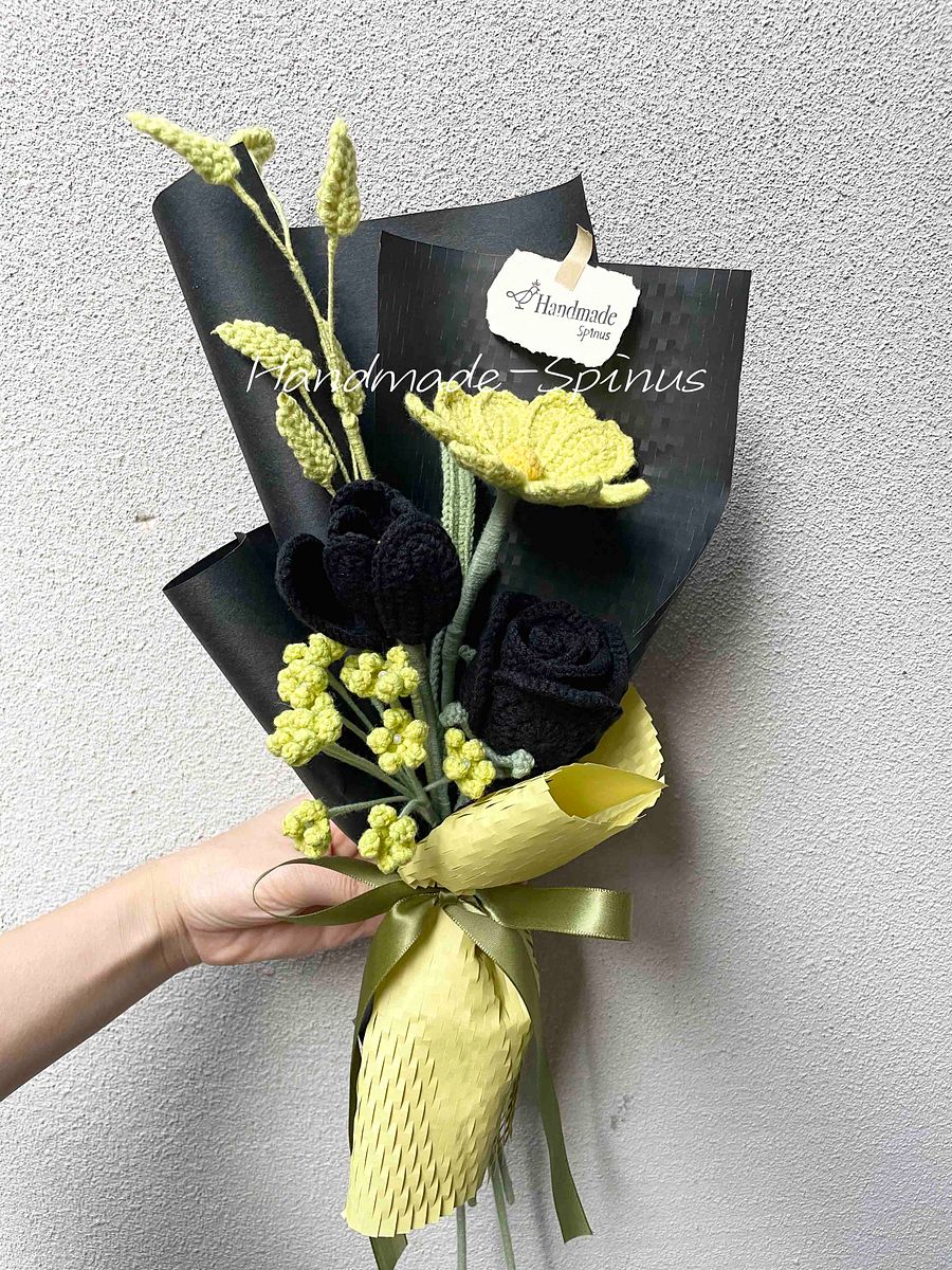 Gold & Obsidian Love Crochet Knit Bouquet product image (3)