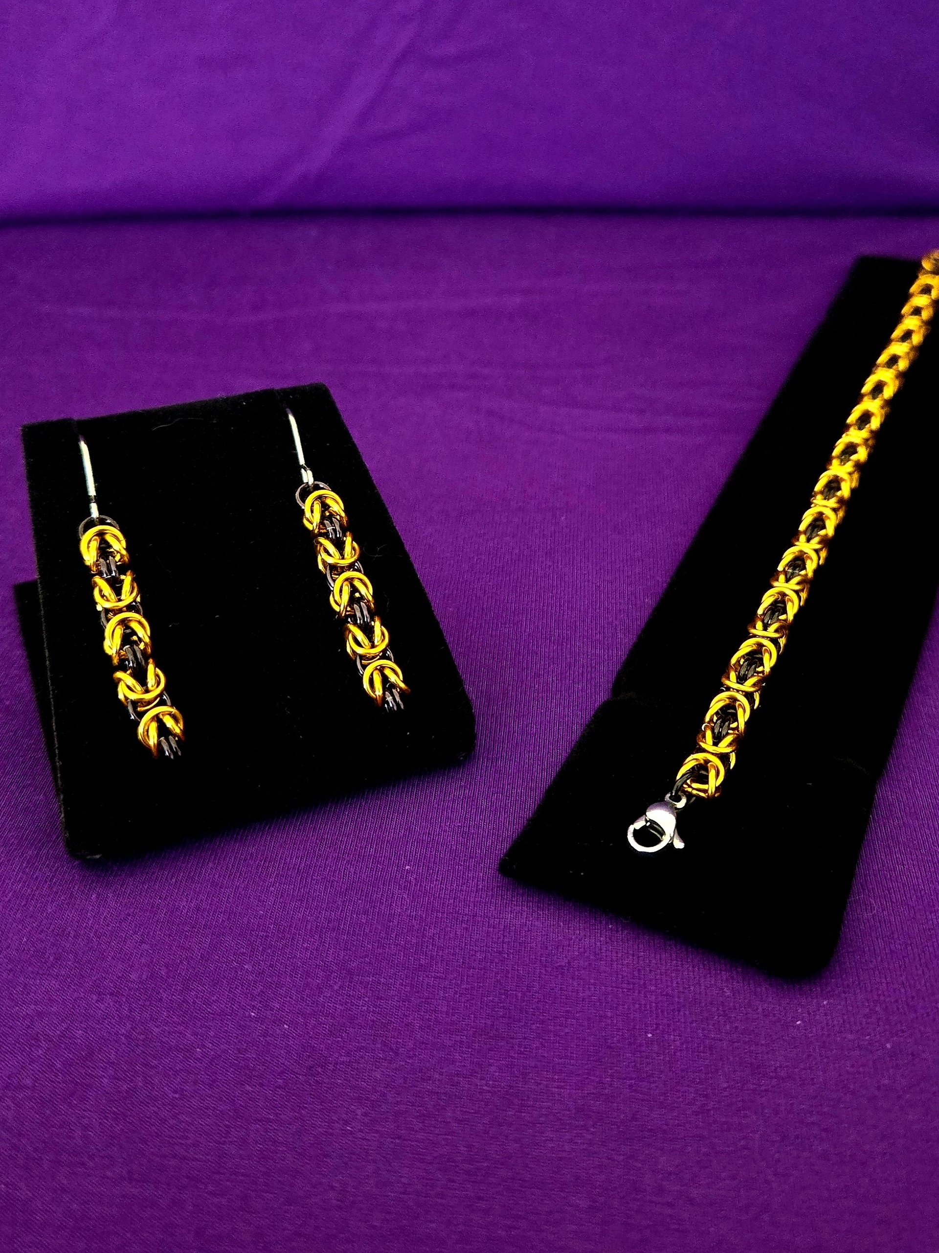 Chainmail Bracelet and Earring - Gold and Black product image (1)