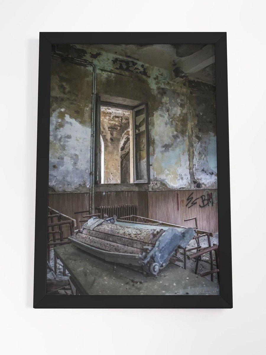 Print Fine Art - Echoes of Ink – Rusted Typewriter in Abandoned School-Urbex Italy product image (7)