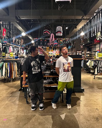 damcell in dis dress
(watermelon merch out now link in bio)