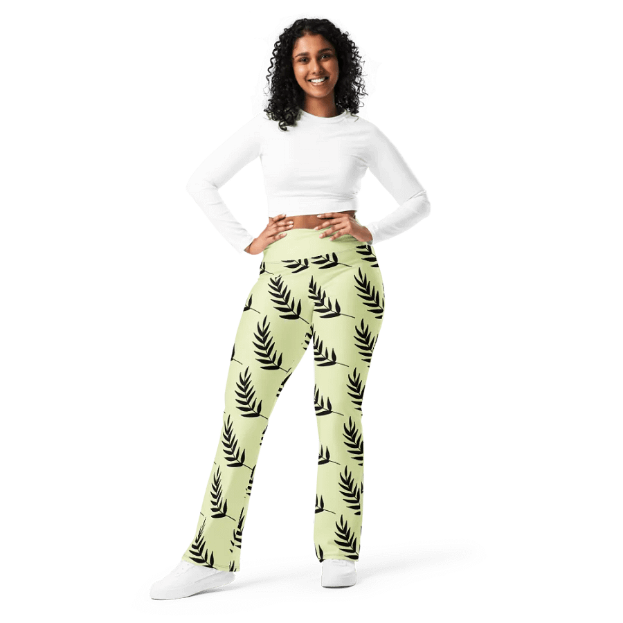 Chic Leaf Flare Leggings product image (8)