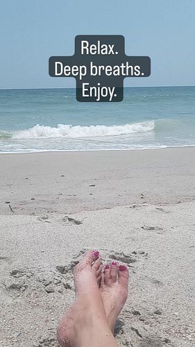 Sunny ☀️😎 Florida. East Coast vibes. Enjoy life! #pinktoes 😁