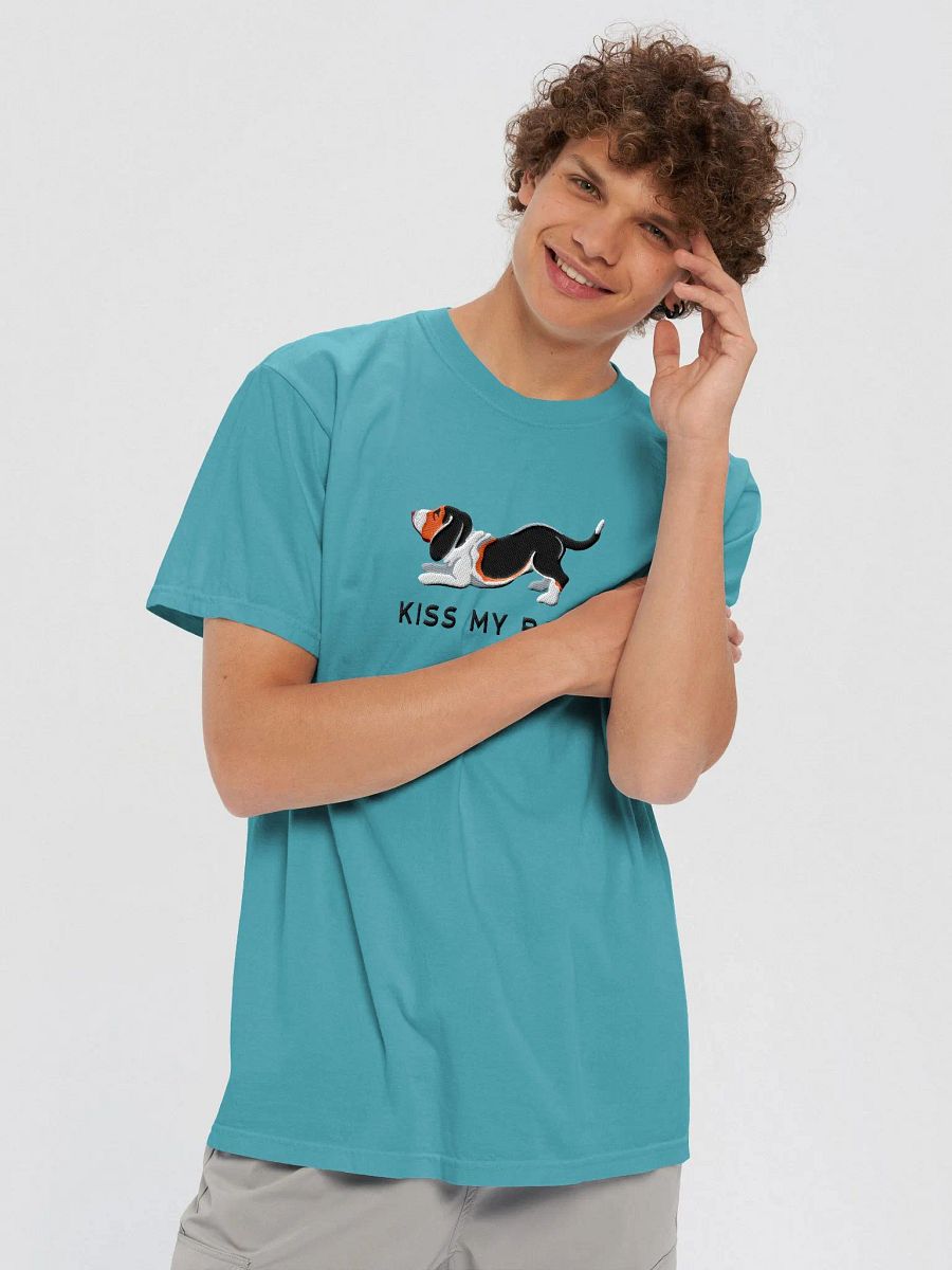 Kiss My Bass T-Shirt(Embroidered) of a Basset Hound(Tricolor 2) product image (10)