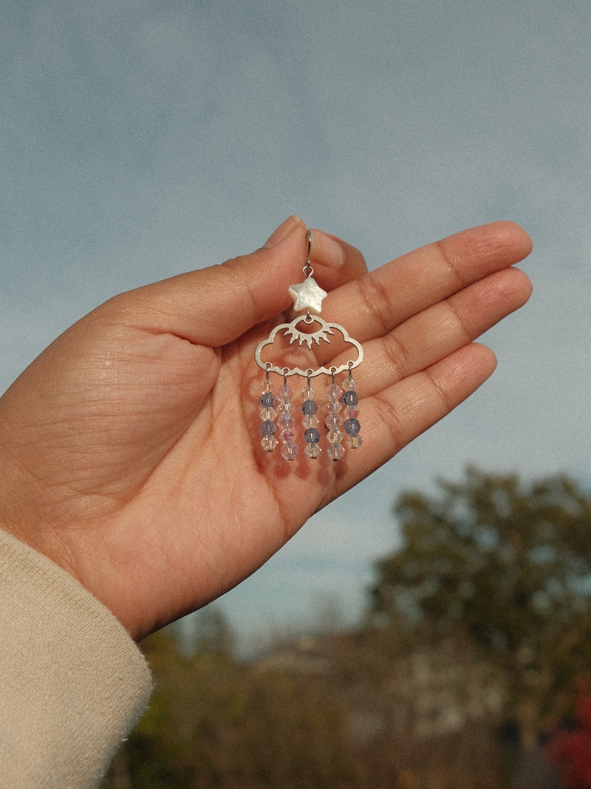 Mother-of-pearl cloud earrings product image (9)