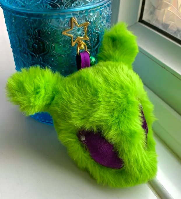 Plushy Alien Keyring product image (1)