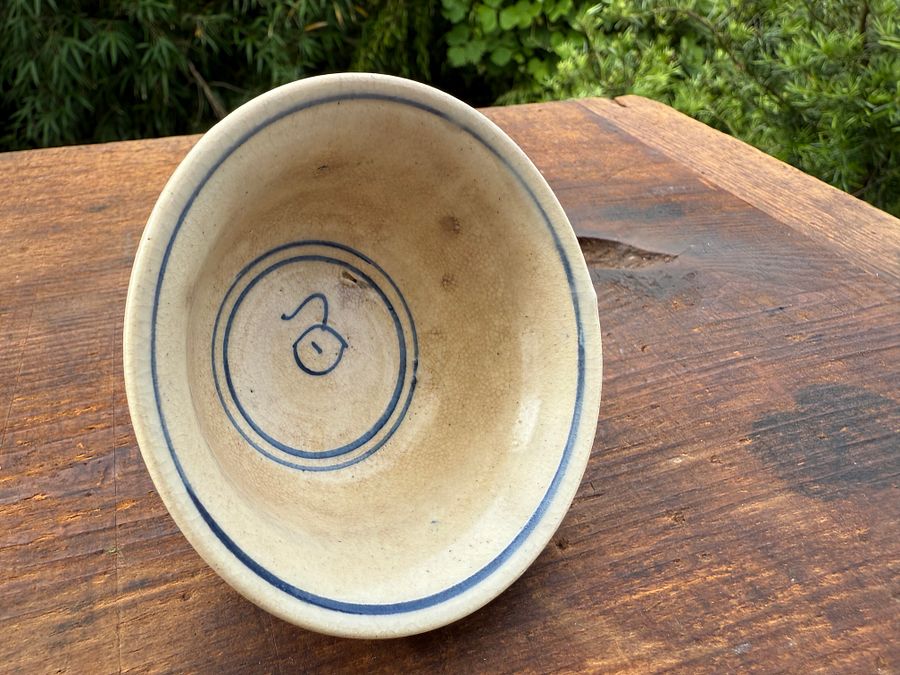 🎎 Hand-Painted Guinomi Sake Cup with Foot Chips – Showa Era – Japan Antique Roadshow product image (5)