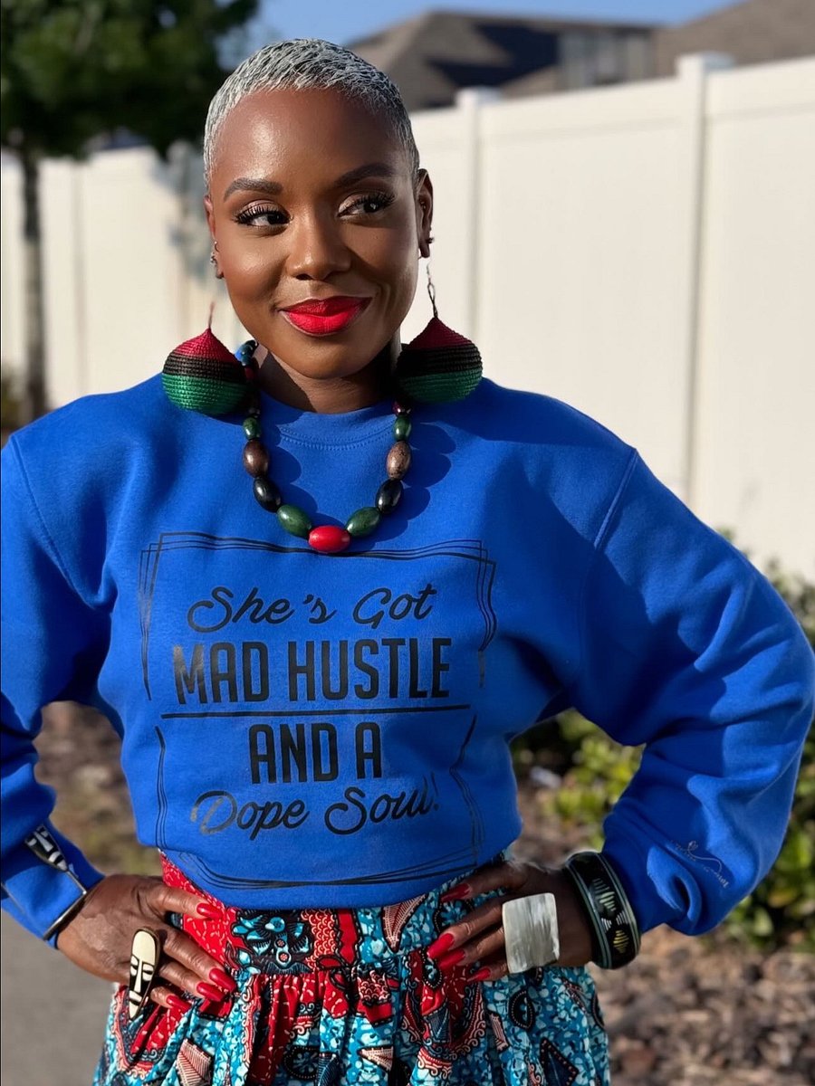 SHE'S GOT MAD HUSTLE AND A DOPE SOUL! CREWNECK SWEATSHIRT product image (13)