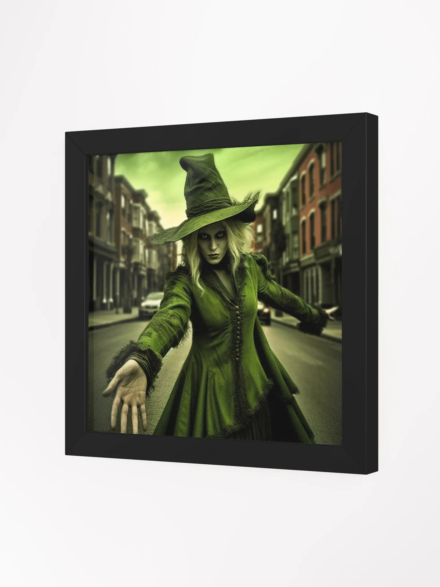 Emerald Witch on the Prowl product image (2)