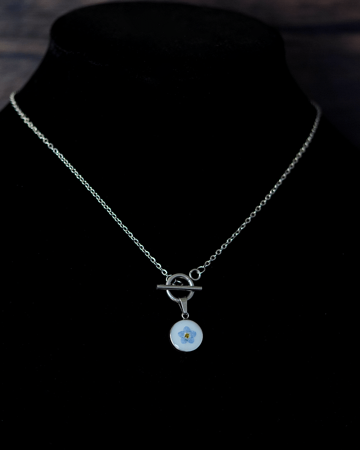 Blue Forget-Me-Not Round Necklace product image (2)