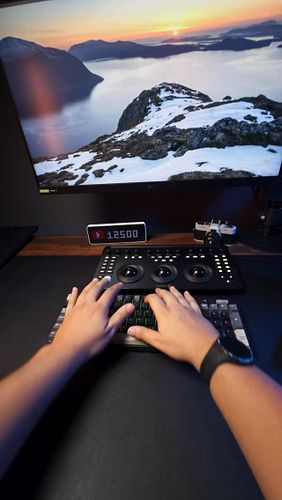 Si grabas video profesional y aún no tienes un buen monitor…
¡Este es el momento!
El Viltrox DC-A1 tiene specs de gama alta s...