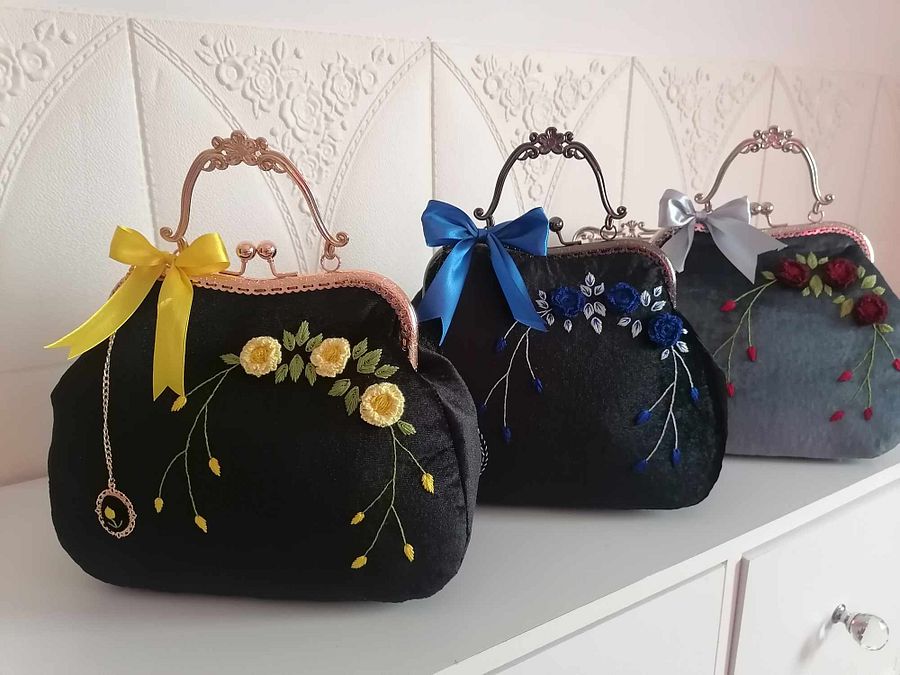 Velvet vintage handbag product image (5)