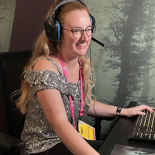 Streaming 🔴LIVE🔴 from #TwitchCon at the @7daystodieofficial booth was INCREDIBLE!!! Look at that smile!!! A HUGE thanks to @f...
