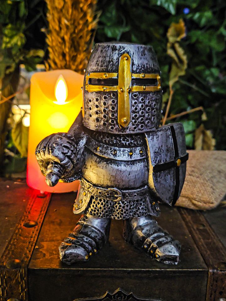 The Armored Kingdom King's Guard Knight Collectible product image (1)