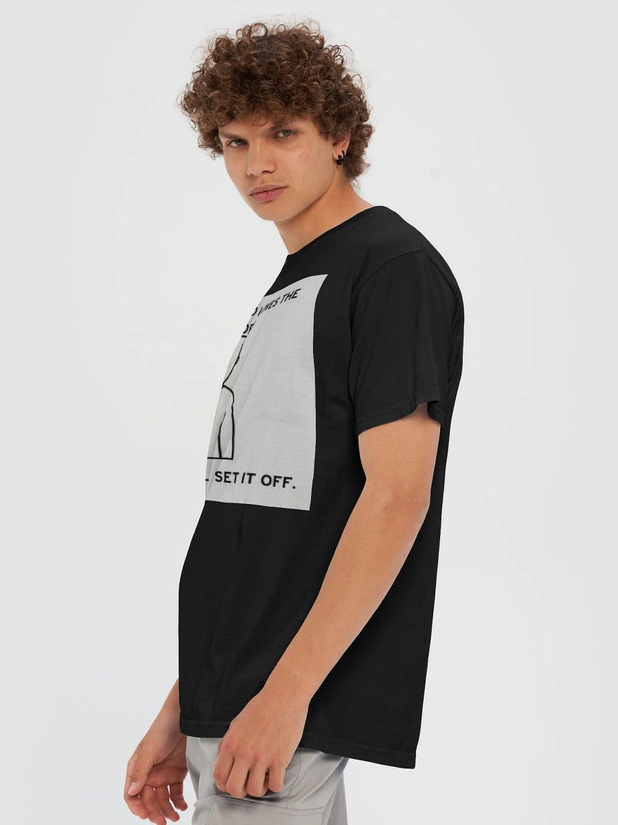 GUESS WHO LOVES THE LORD,BUT WILL STILL SET IT OFF. product image (6)