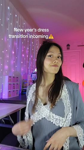 Started off the new year right by streaming! Anyone have any new year's resolutions? ✨
---
#girlgamers #gamergirlsofinstagram...