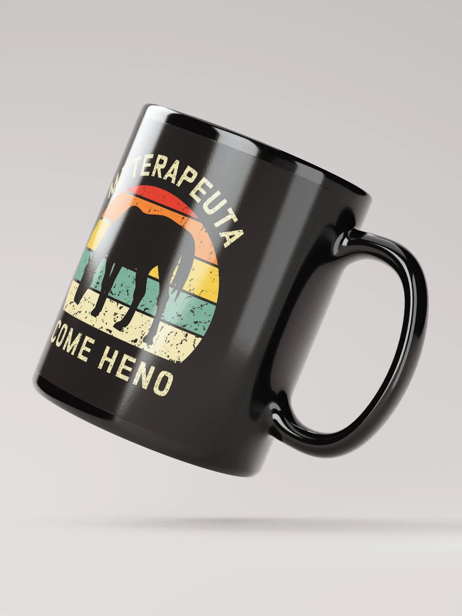 "Mi terapeuta come heno" Mug negro product image (3)