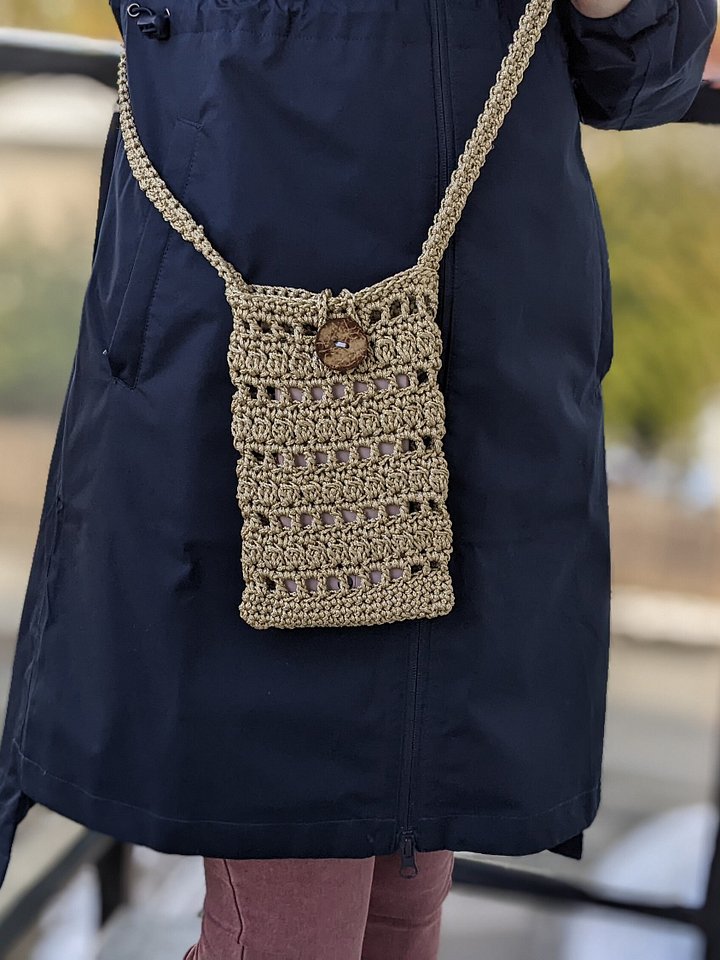 Crochet Smartphone Bag Pattern (with Button) product image (2)