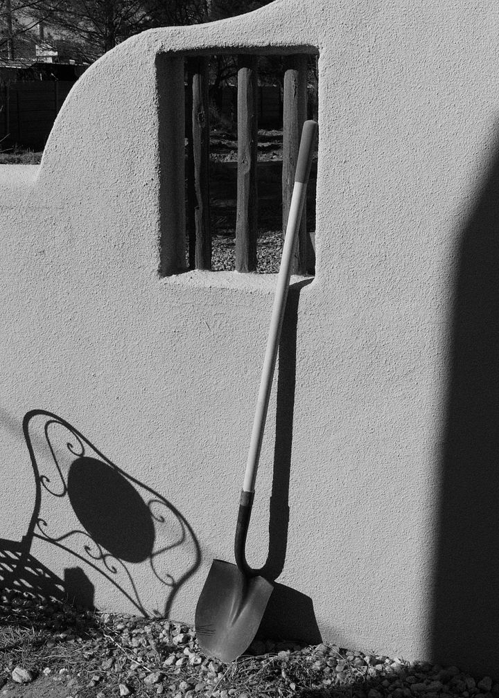 Leaning product image (1)