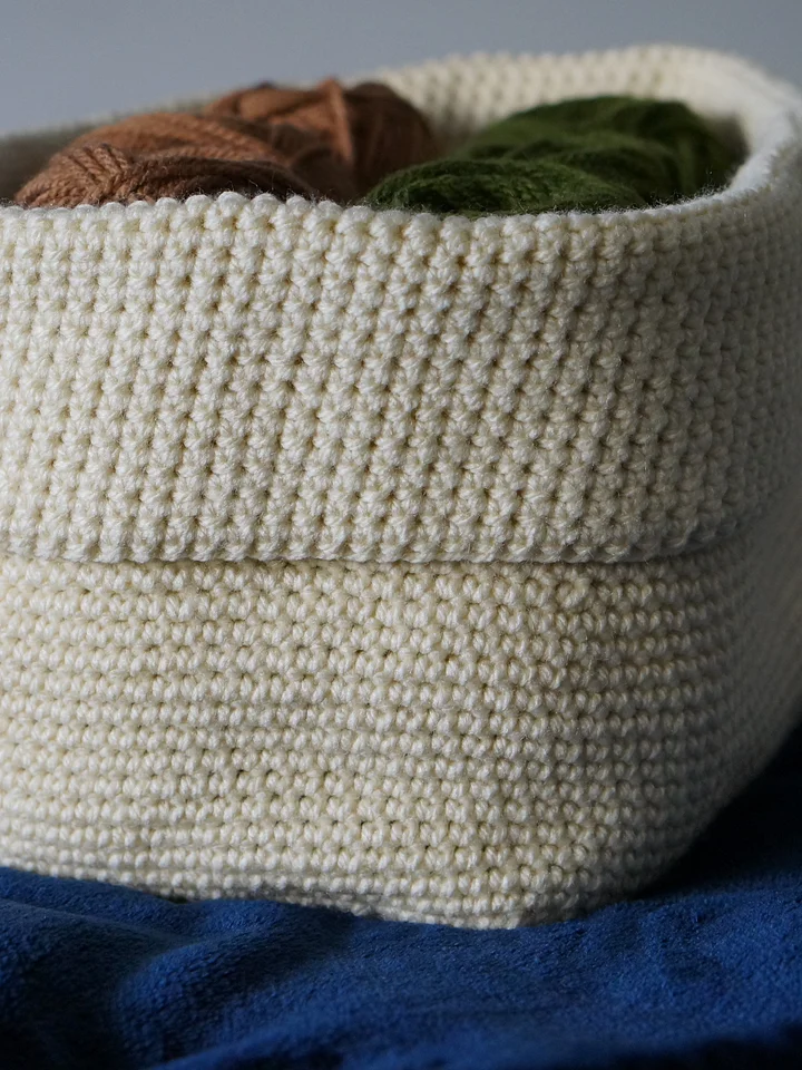 Folded rectangular basket crochet pattern product image (1)