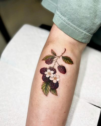 Blackberry branch for Reese ! 🖤 Thank you for your trust 🍓🫐✨

.
.
.
#art #artist #artwork #tattoo #tattoos #tattooart #tattoo...