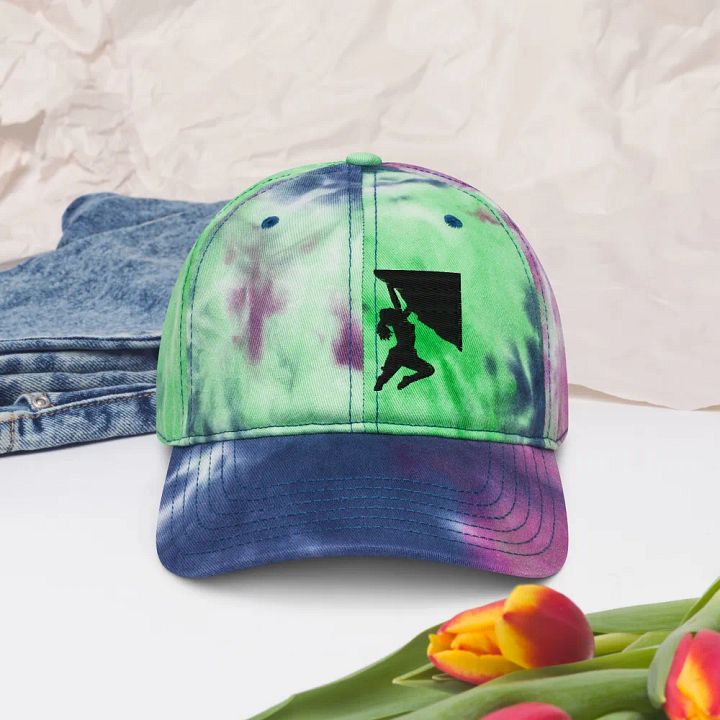 girl boiuldering, tie dye cap product image (1)