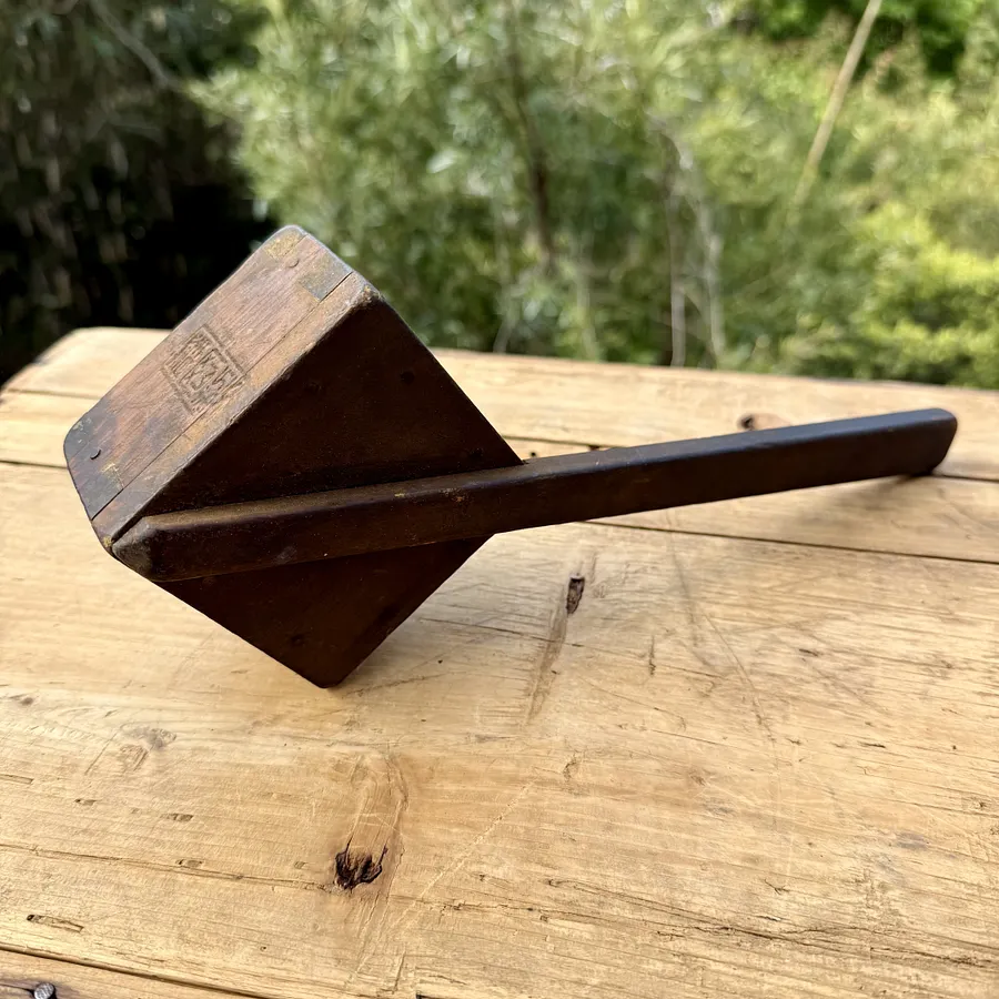 🎎 Antique Japanese Wooden Masu Scoop with Handle – Early Showa to Taisho Era Merchant Tool product image (9)
