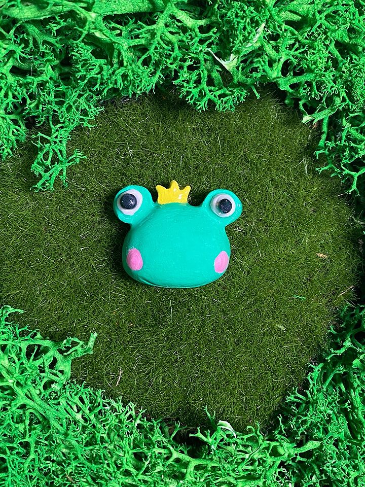 Frog Queen product image (2)