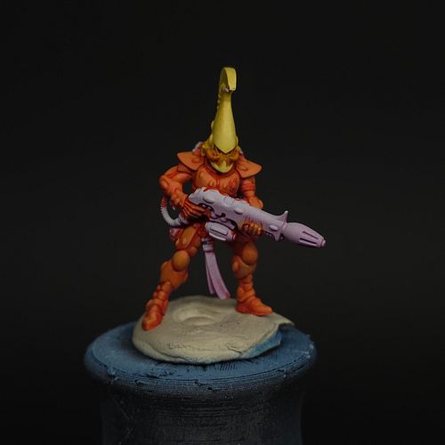 Starting working on the Aeldari Fire Dragon this evening on stream. Got most of the base coats down and started some highligh...