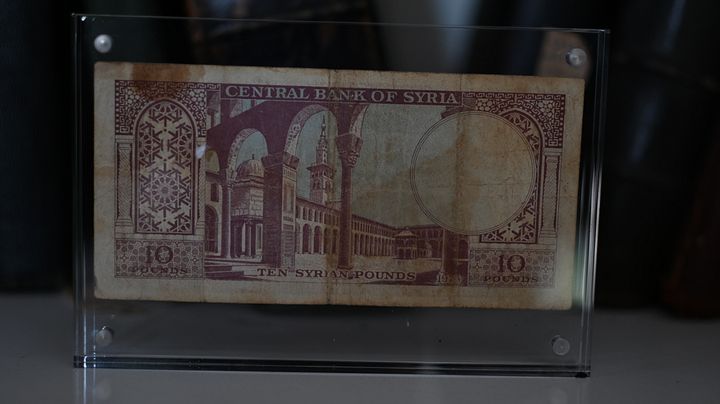 اصدار مميز من فئة 10 ليرات سوريا 1973 product image (2)