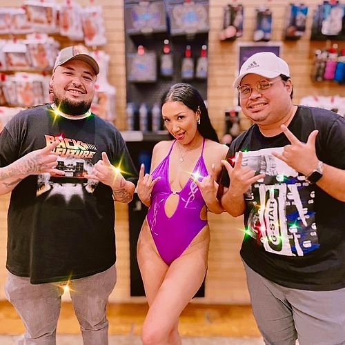 New episode coming soon with @therealvickichase 🔥🥵

Subscribe to our YouTube channel so you won’t miss it! 😎🤘

@clubdelapeda ...